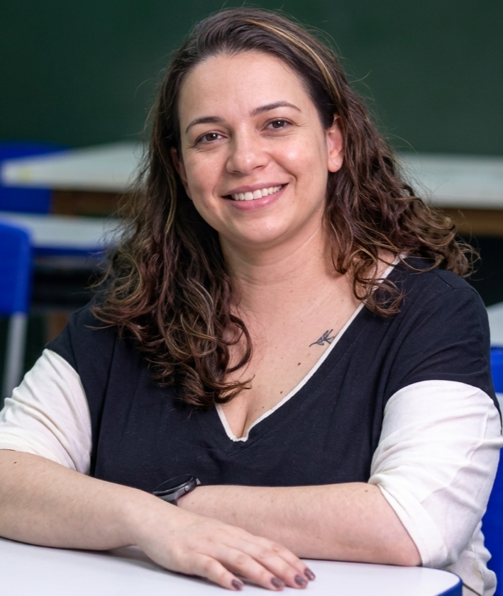 Prof. Mariana Lopes